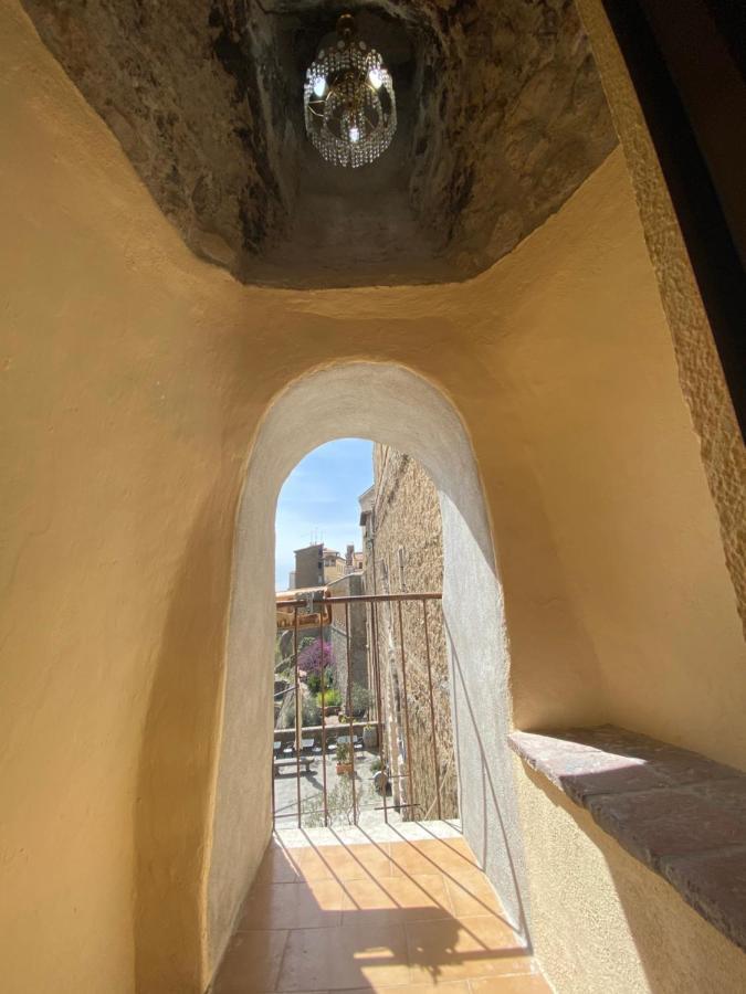 La Torre Della Piramide Hotell Pitigliano Exteriör bild